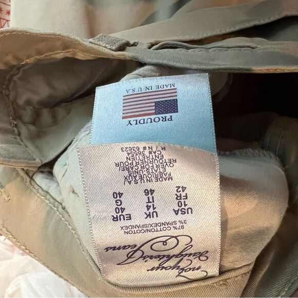 NYDJ CROP tan embellishment on back pockets - Picture 6 of 10